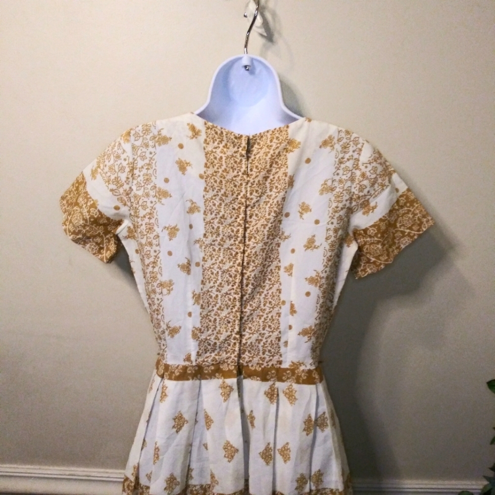 Vintage 1950's Toni Todd Ivory & Gold Floral Short Sleeve Full Skirted Day Dress - Picture 8 of 13